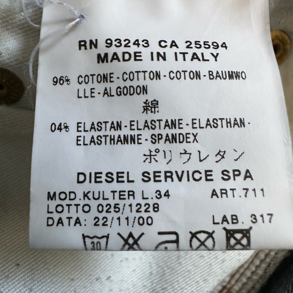 Diesel jeans boot cut with button up fly. RN 93243 CA 25594. Size 34 - Picture 6 of 6